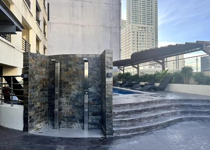 Relax & Wfh In Vibrant & Cozy Greenbelt With Pool Manila