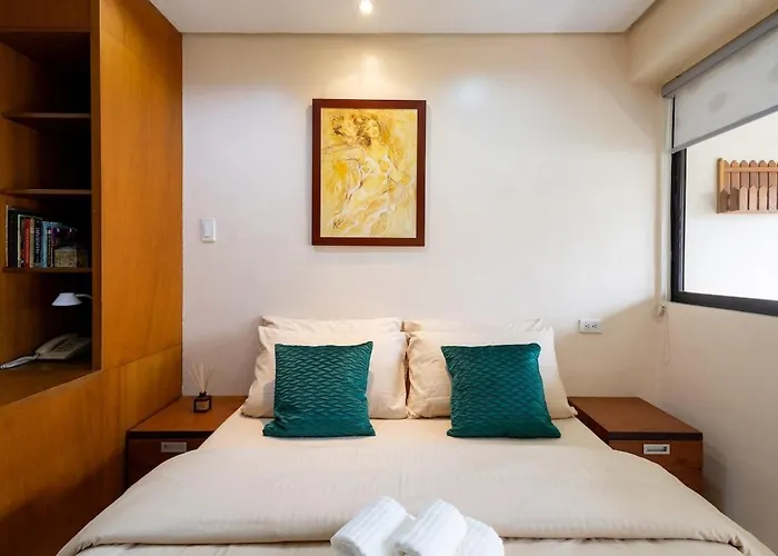 Relax & Wfh In Vibrant & Cozy Greenbelt With Pool Apartamento Manila