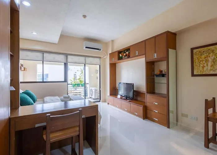 Relax & Wfh In Vibrant & Cozy Greenbelt With Pool Manila